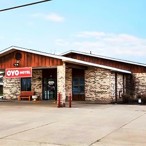 Oyo Hotel Chesaning Route 52 & Hwy 57